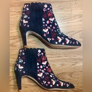 BODEN Bridgewater Ankle Booties Blue Suede Embroidered Flowers size 41 / 9.5